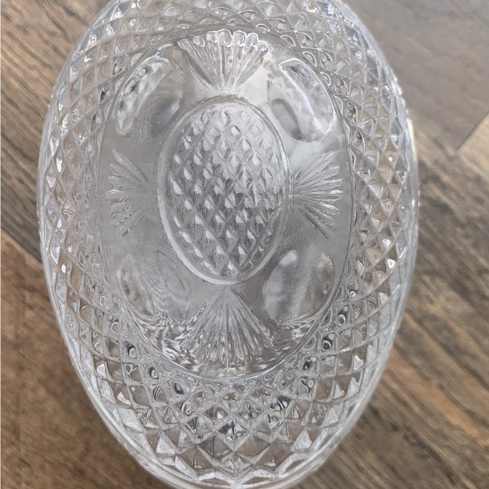 Avon Mother's Day 1977 Crystal Egg Shape Container
